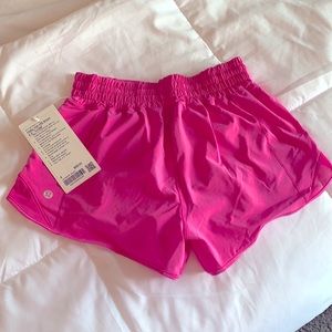 Lululemon Hotty Hot High Rise Short 2.5” Lined NWT size 4 sonic pink